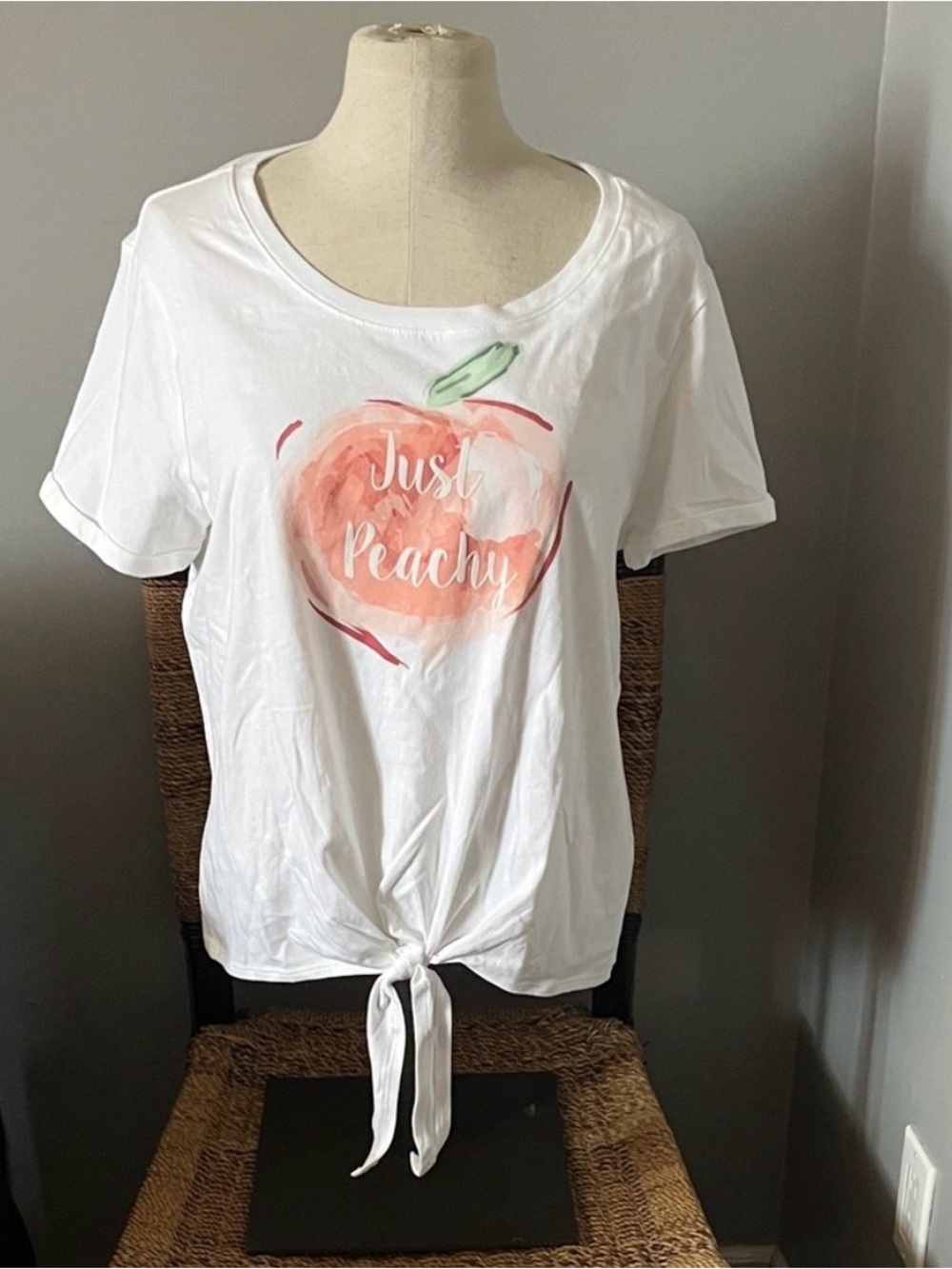 La Vie En Rose White 'Just Peachy' Tie-Front Tee with Peach Graphic